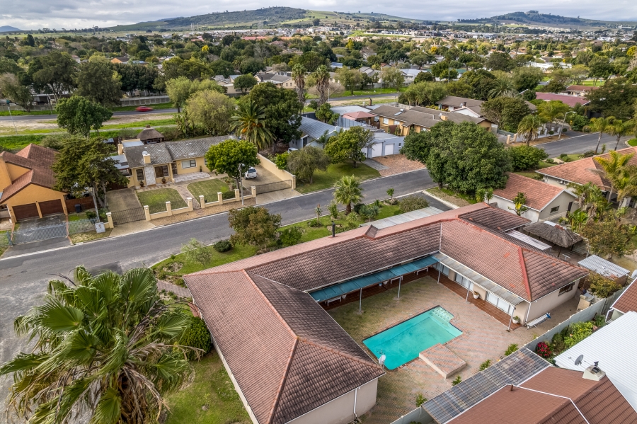 6 Bedroom Property for Sale in Elim Western Cape